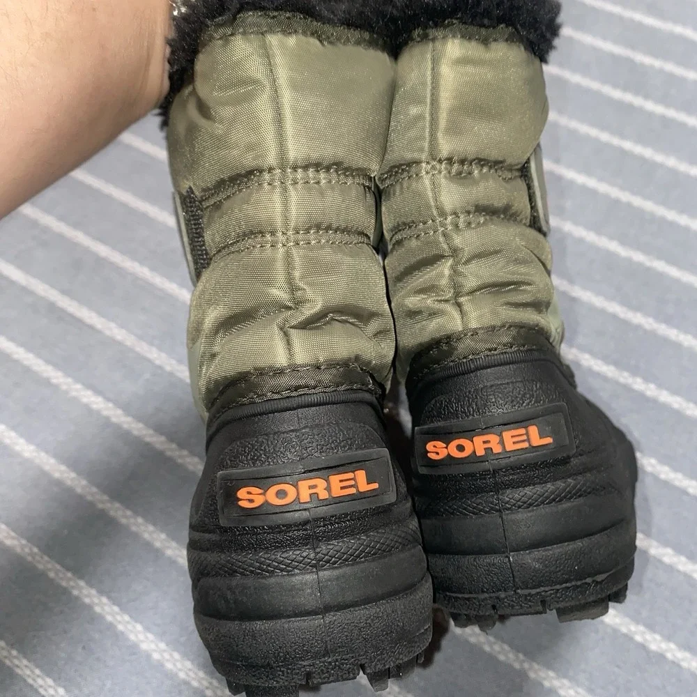 Sorel Kids 11 Green Duck Insulated Faux Fur Boots‎